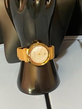 Vintage Skagen Denmark Tan Leather Band White Dial Gold Tone Quartz Watch